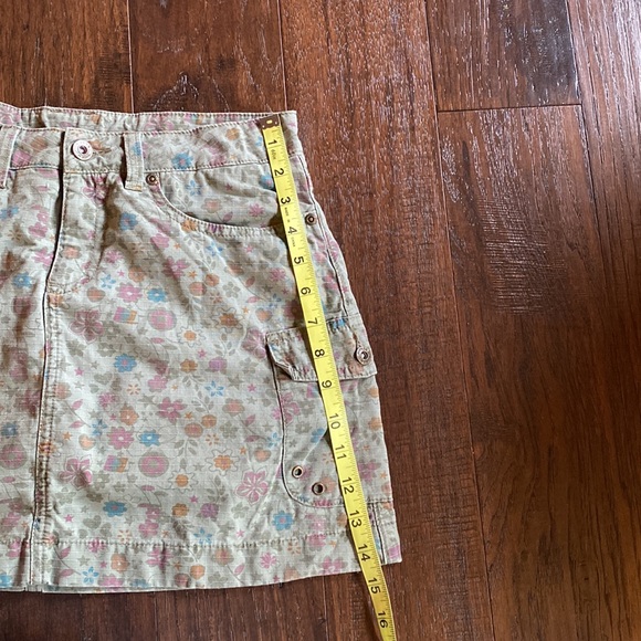 Green floral cargo mini skirt skort with shorts size 16R - Picture 10 of 10